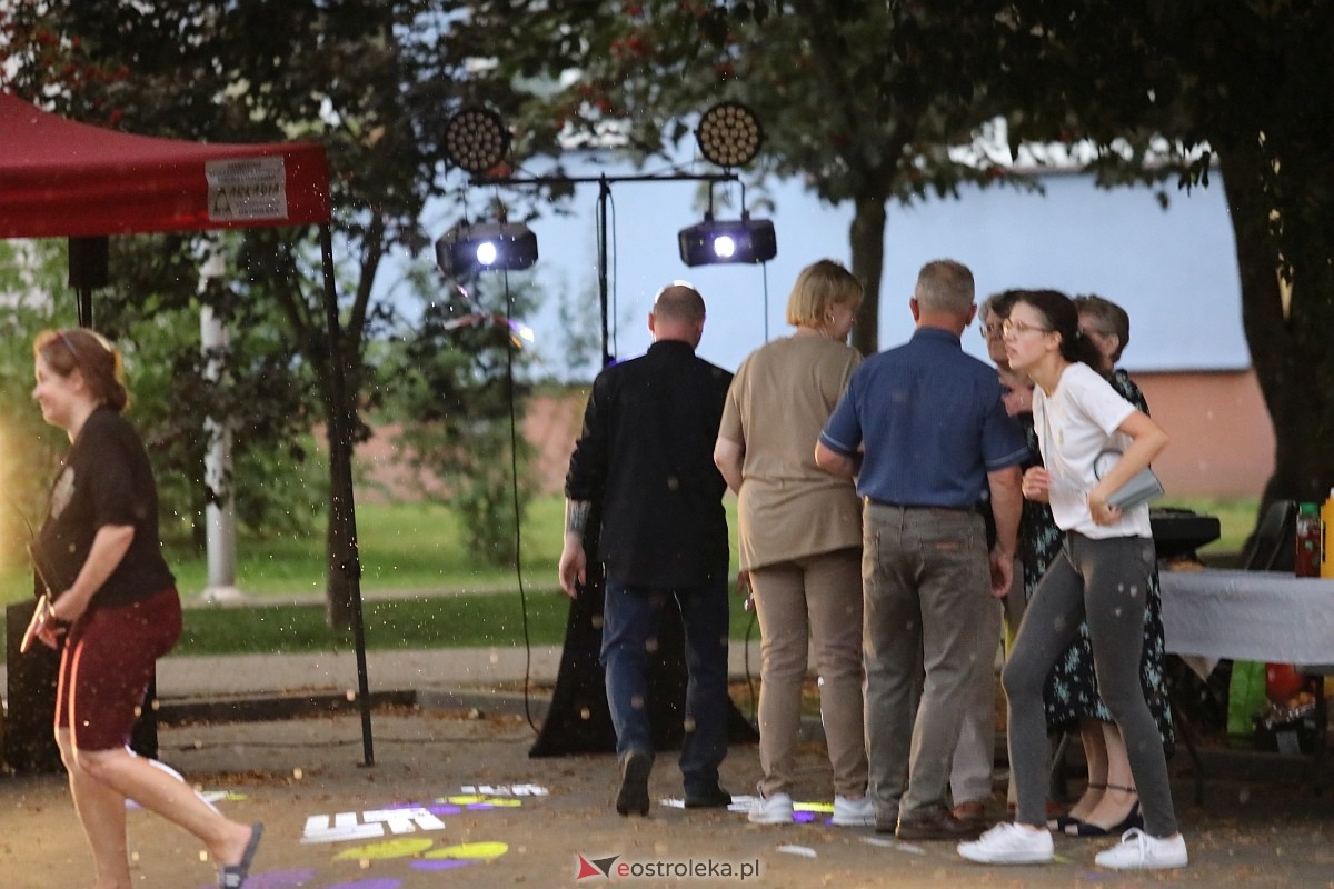 Potańcówka na pożegnanie lata na osiedlu Dzieci Polskich [06.09.2025] - zdjęcie #7 - eOstroleka.pl