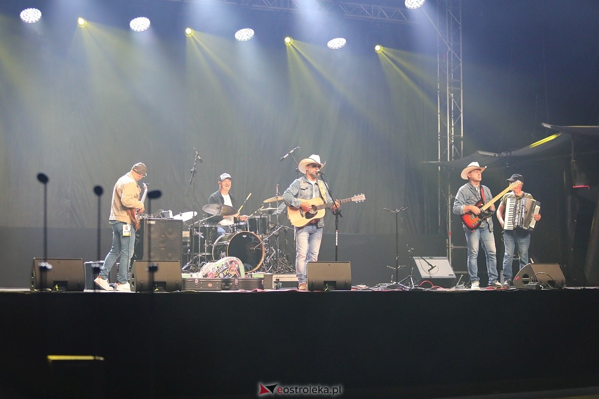 Koncertowa część dożynek w Olszewie-Borkach [07.09.2025] - zdjęcie #85 - eOstroleka.pl