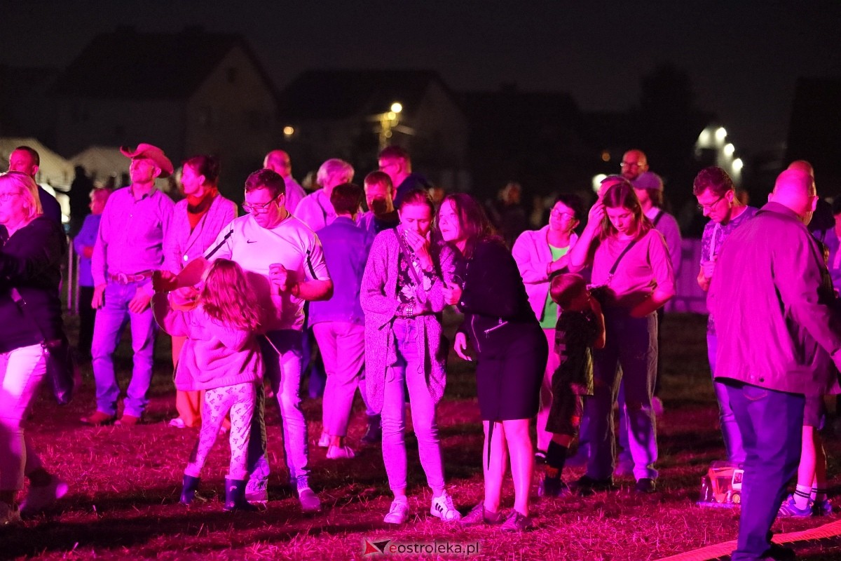 Koncertowa część dożynek w Olszewie-Borkach [07.09.2025] - zdjęcie #83 - eOstroleka.pl