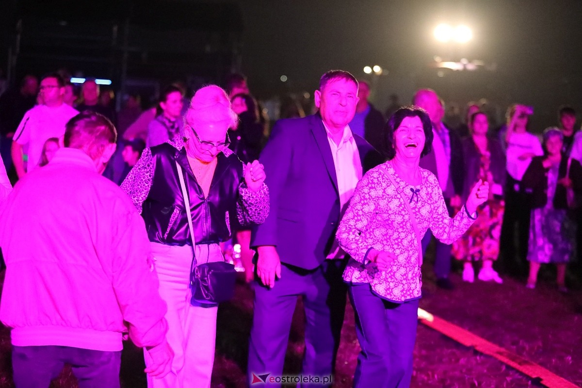 Koncertowa część dożynek w Olszewie-Borkach [07.09.2025] - zdjęcie #75 - eOstroleka.pl