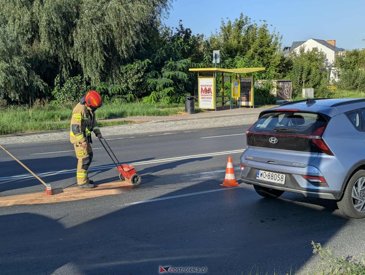 Plama oleju na ulicy Ostrowskiej w Ostrołęce [08.09.2025] - zdjęcie #13 - eOstroleka.pl