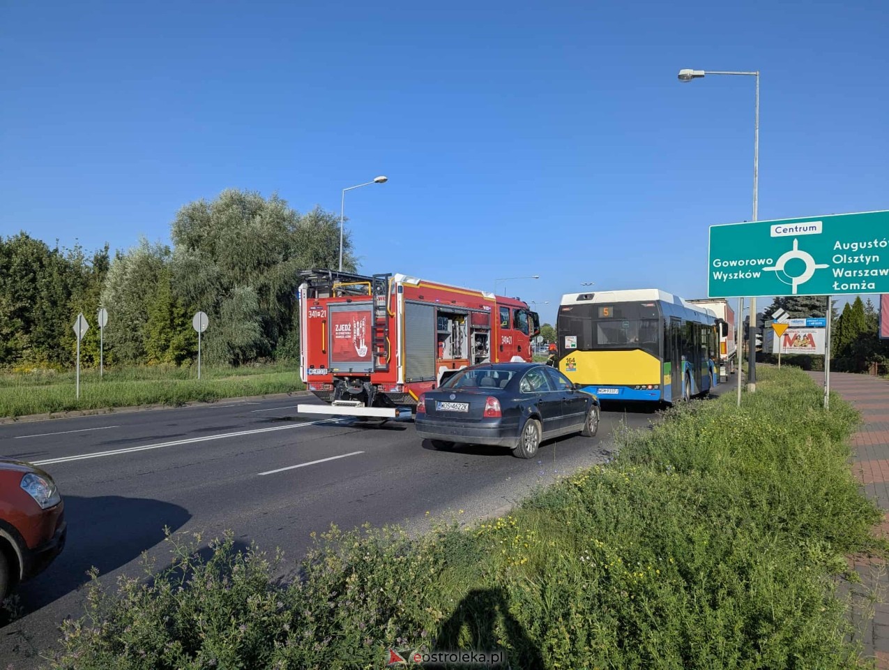 Plama oleju na ulicy Ostrowskiej w Ostrołęce [08.09.2025] - zdjęcie #7 - eOstroleka.pl