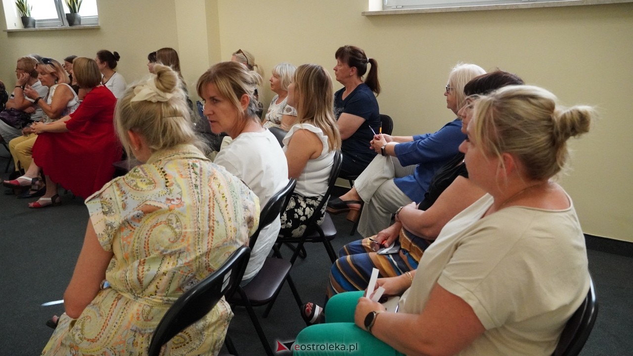 Spotkanie z lekarzem medycyny estetycznej w bibliotece pedagogicznej [09.09.2025] - zdjęcie #9 - eOstroleka.pl