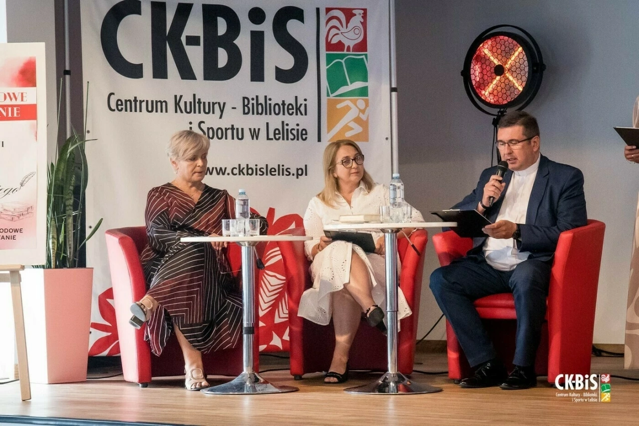 Narodowe Czytanie 2025 w Lelisie [4.09.2025] - zdjęcie #13 - eOstroleka.pl