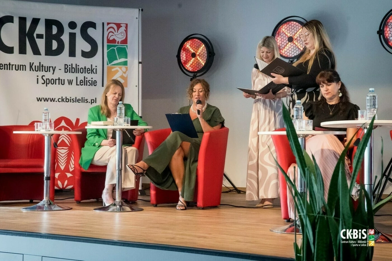Narodowe Czytanie 2025 w Lelisie [4.09.2025] - zdjęcie #2 - eOstroleka.pl