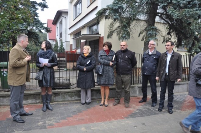 Odebrano ulicę Obrońców i Waleczenych (19.X.2011) - zdjęcie #23 - eOstroleka.pl