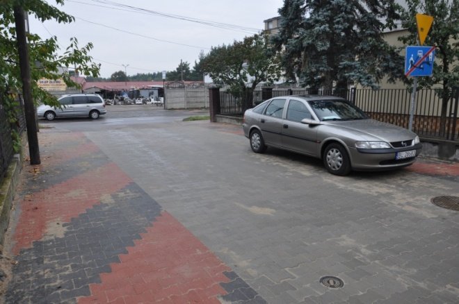 Odebrano ulicę Obrońców i Waleczenych (19.X.2011) - zdjęcie #19 - eOstroleka.pl