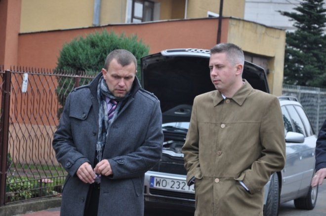 Odebrano ulicę Obrońców i Waleczenych (19.X.2011) - zdjęcie #16 - eOstroleka.pl