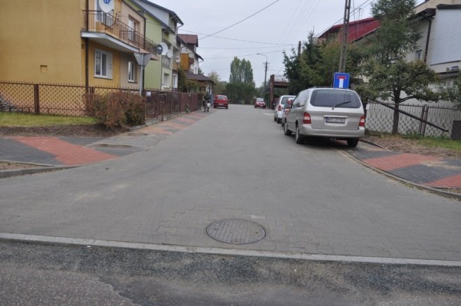 Odebrano ulicę Obrońców i Waleczenych (19.X.2011) - zdjęcie #12 - eOstroleka.pl