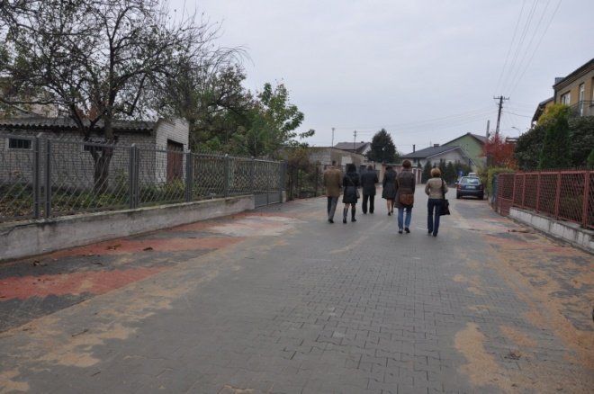 Odebrano ulicę Obrońców i Waleczenych (19.X.2011) - zdjęcie #8 - eOstroleka.pl