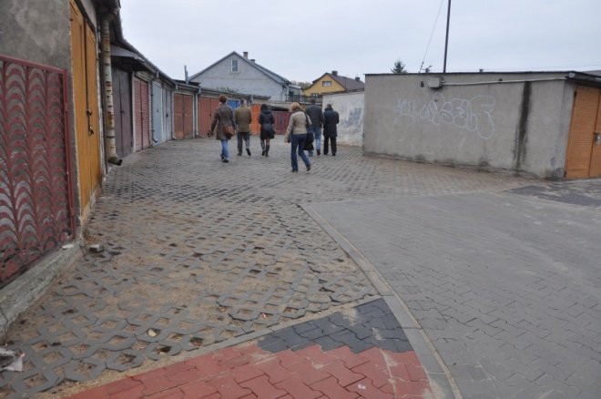 Odebrano ulicę Obrońców i Waleczenych (19.X.2011) - zdjęcie #4 - eOstroleka.pl