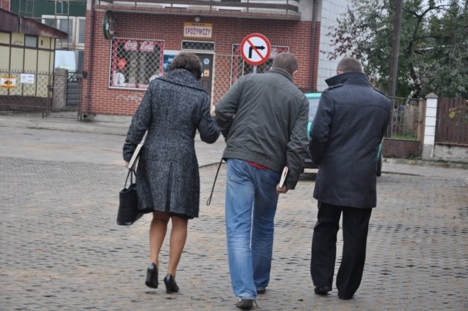 Odebrano ulicę Obrońców i Waleczenych (19.X.2011) - zdjęcie #3 - eOstroleka.pl