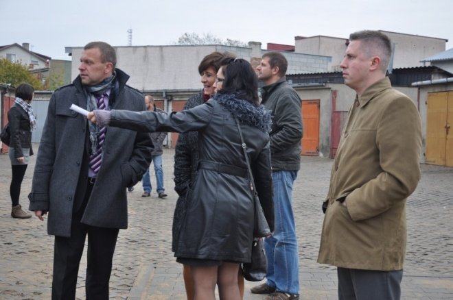 Odebrano ulicę Obrońców i Waleczenych (19.X.2011) - zdjęcie #1 - eOstroleka.pl