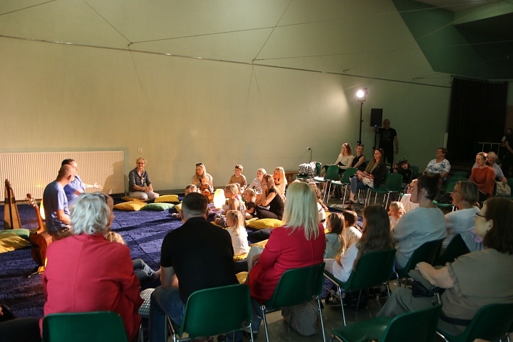Spektakl „Jezioro” – Basia Derlak i Arek Wrzesień  [13.09.2025] - zdjęcie #13 - eOstroleka.pl