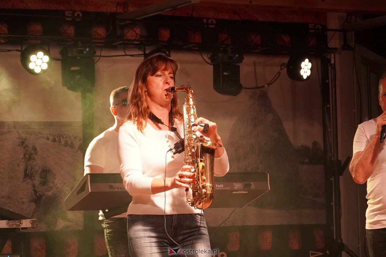 Zabawa pod gwiazdami z zespołem Everest w Baranowie [13.09.2025] - zdjęcie #36 - eOstroleka.pl