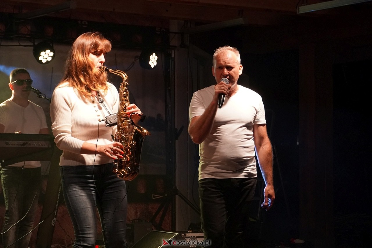 Zabawa pod gwiazdami z zespołem Everest w Baranowie [13.09.2025] - zdjęcie #35 - eOstroleka.pl