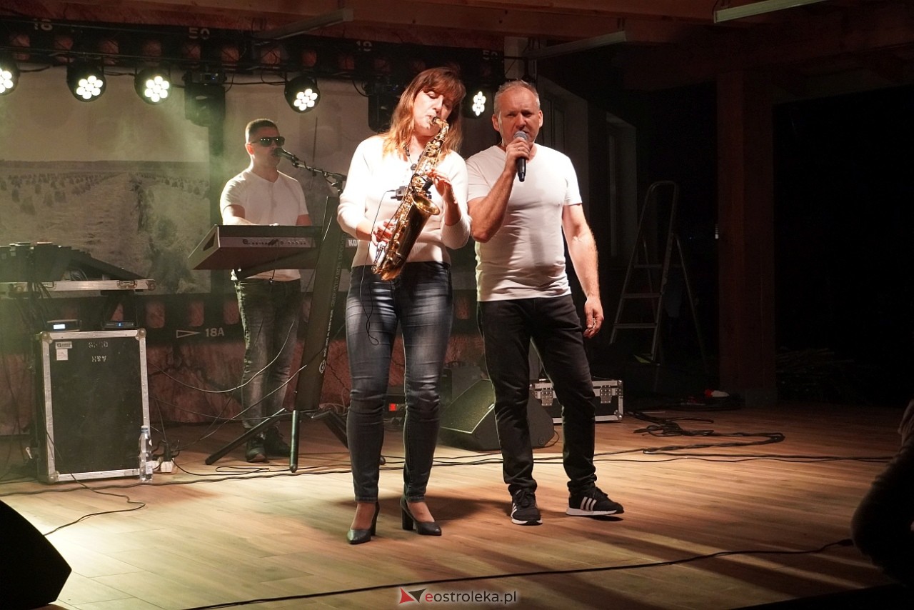 Zabawa pod gwiazdami z zespołem Everest w Baranowie [13.09.2025] - zdjęcie #34 - eOstroleka.pl