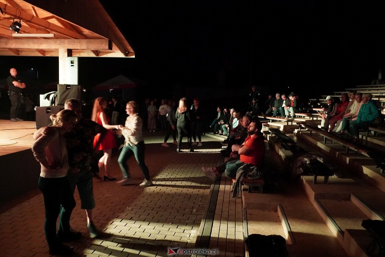 Zabawa pod gwiazdami z zespołem Everest w Baranowie [13.09.2025] - zdjęcie #32 - eOstroleka.pl