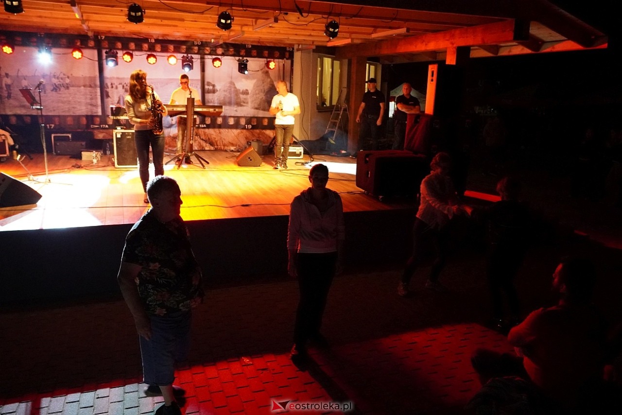Zabawa pod gwiazdami z zespołem Everest w Baranowie [13.09.2025] - zdjęcie #30 - eOstroleka.pl