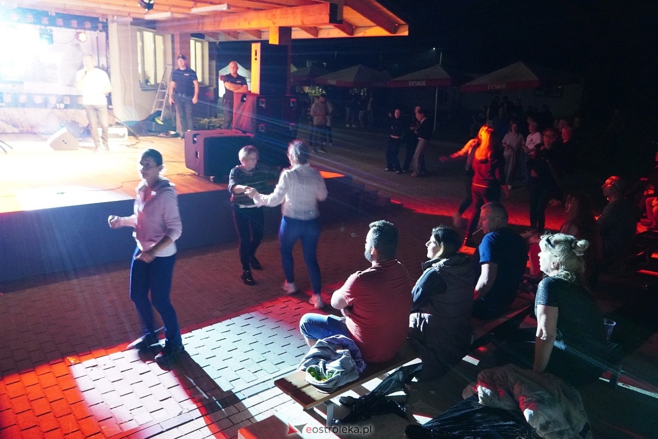 Zabawa pod gwiazdami z zespołem Everest w Baranowie [13.09.2025] - zdjęcie #29 - eOstroleka.pl