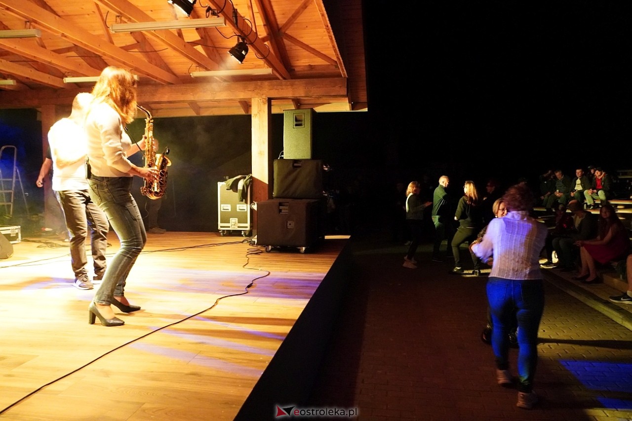 Zabawa pod gwiazdami z zespołem Everest w Baranowie [13.09.2025] - zdjęcie #28 - eOstroleka.pl