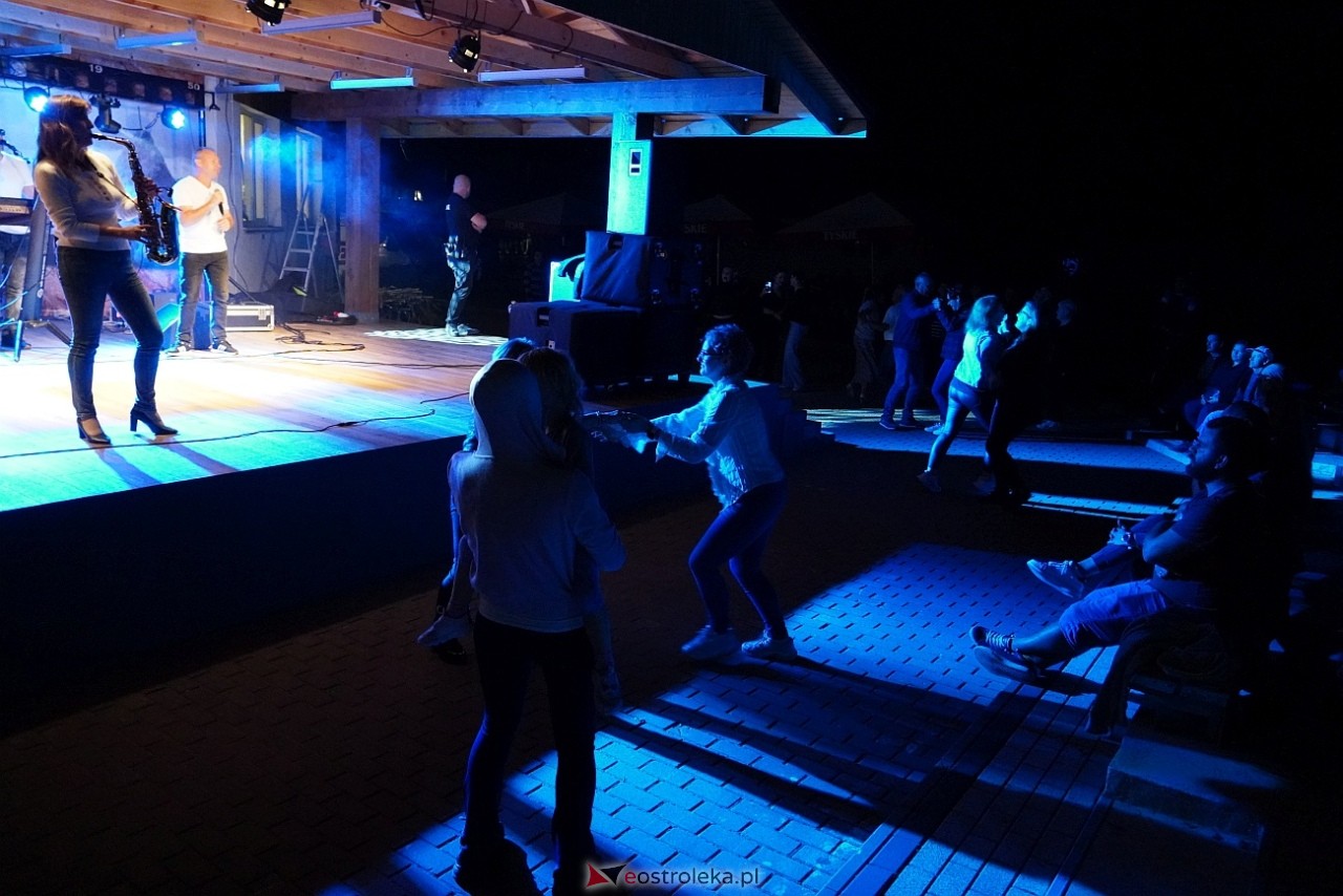 Zabawa pod gwiazdami z zespołem Everest w Baranowie [13.09.2025] - zdjęcie #27 - eOstroleka.pl