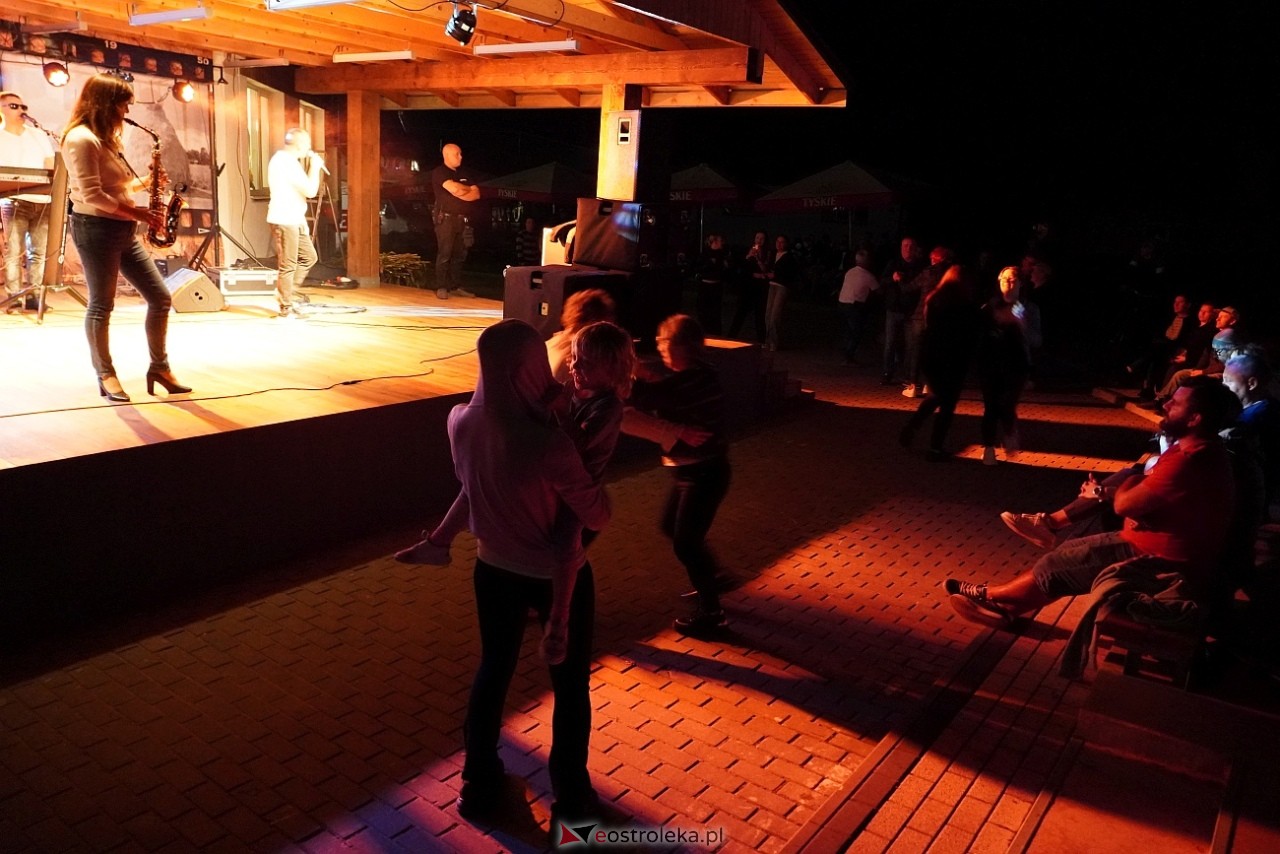 Zabawa pod gwiazdami z zespołem Everest w Baranowie [13.09.2025] - zdjęcie #26 - eOstroleka.pl