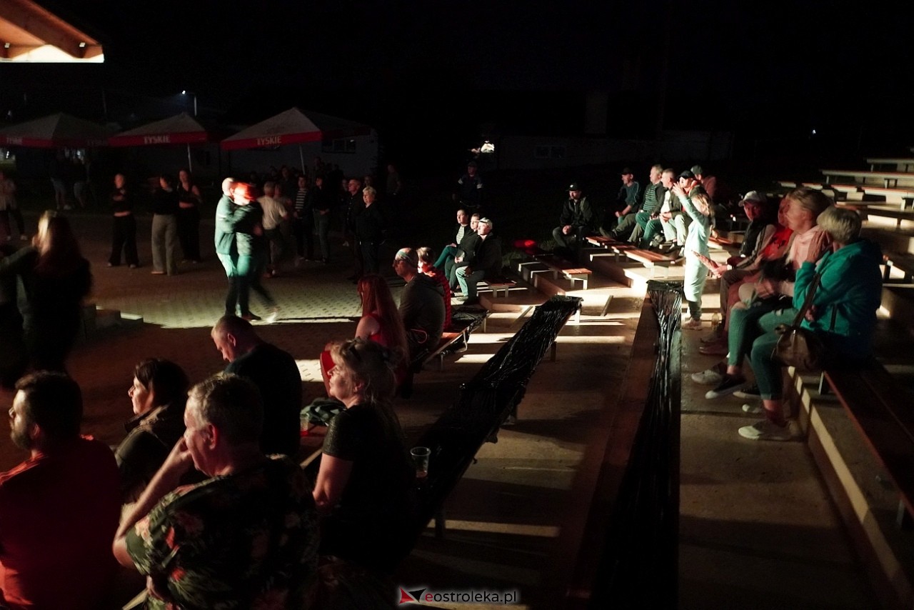 Zabawa pod gwiazdami z zespołem Everest w Baranowie [13.09.2025] - zdjęcie #23 - eOstroleka.pl