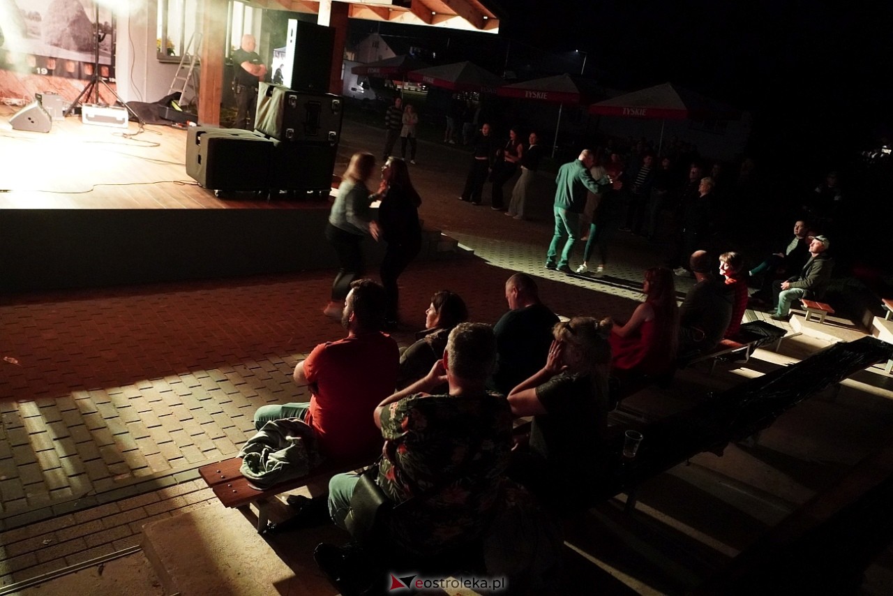 Zabawa pod gwiazdami z zespołem Everest w Baranowie [13.09.2025] - zdjęcie #22 - eOstroleka.pl