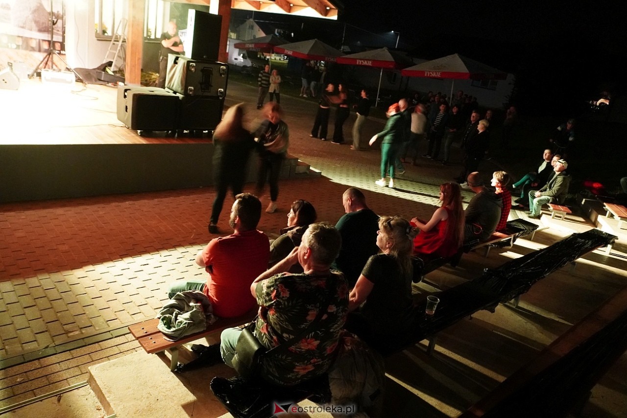 Zabawa pod gwiazdami z zespołem Everest w Baranowie [13.09.2025] - zdjęcie #21 - eOstroleka.pl