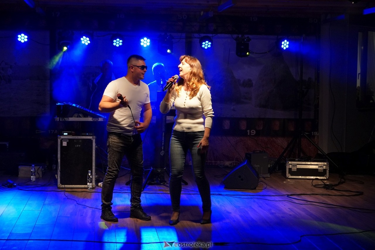 Zabawa pod gwiazdami z zespołem Everest w Baranowie [13.09.2025] - zdjęcie #20 - eOstroleka.pl
