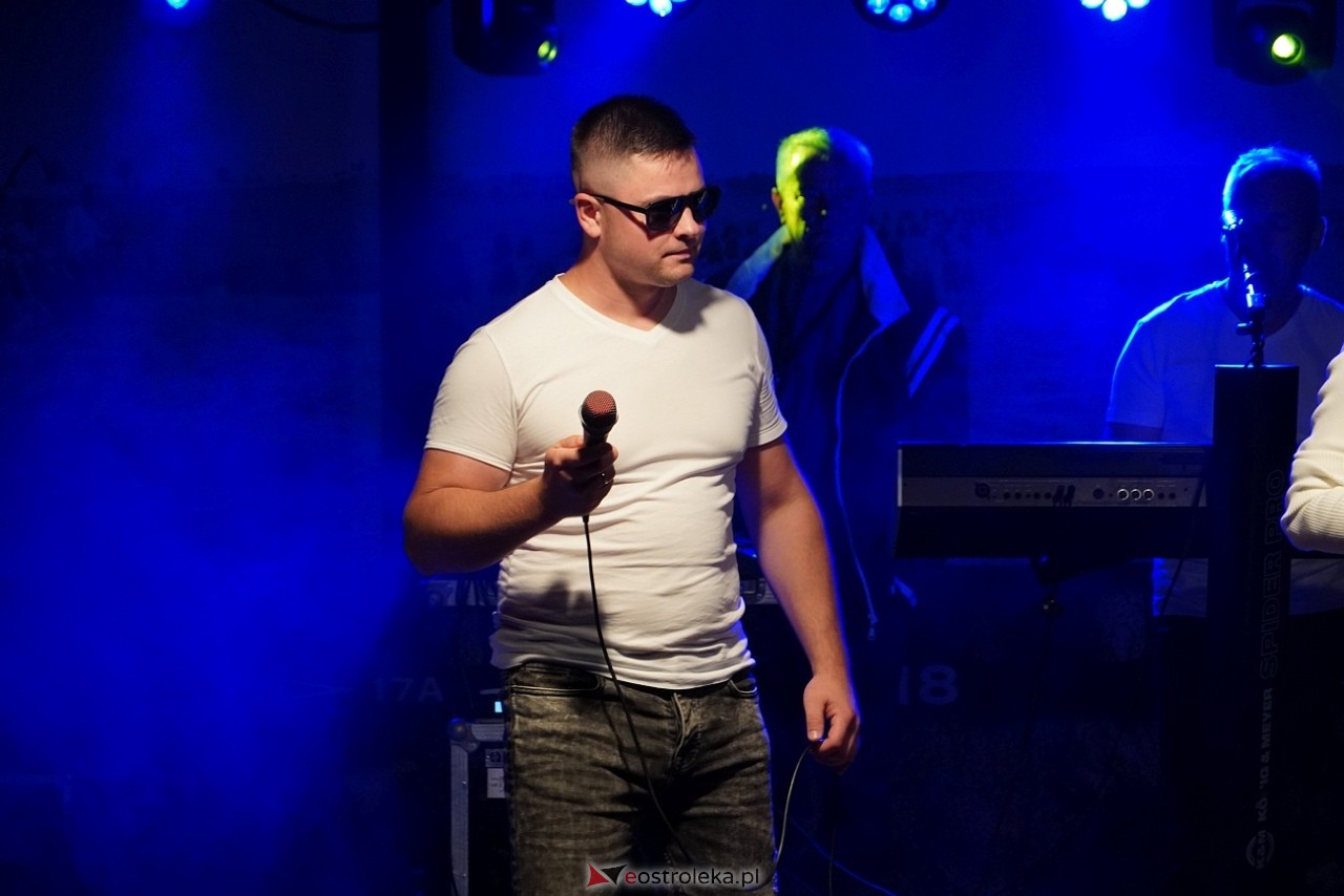 Zabawa pod gwiazdami z zespołem Everest w Baranowie [13.09.2025] - zdjęcie #19 - eOstroleka.pl