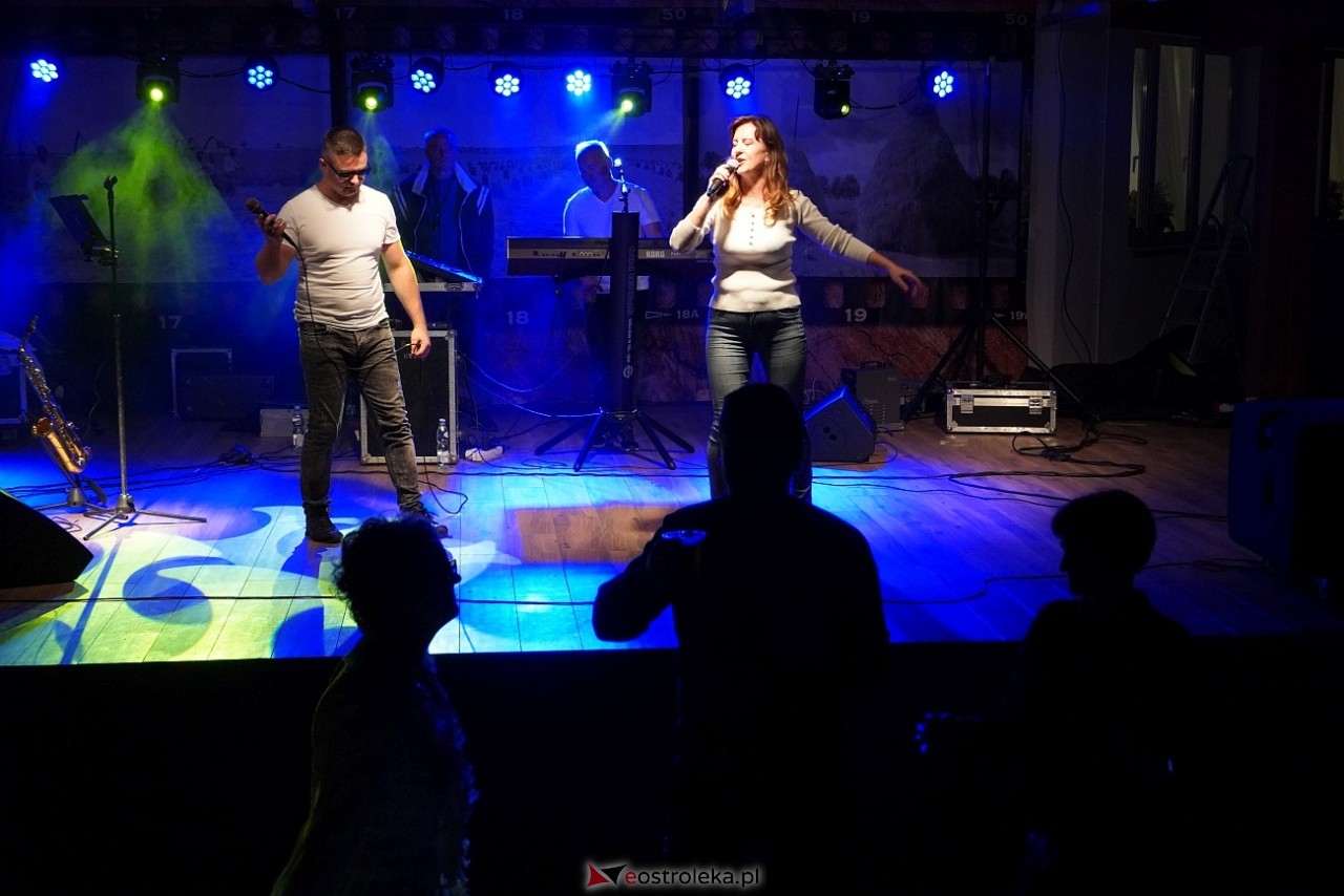 Zabawa pod gwiazdami z zespołem Everest w Baranowie [13.09.2025] - zdjęcie #16 - eOstroleka.pl