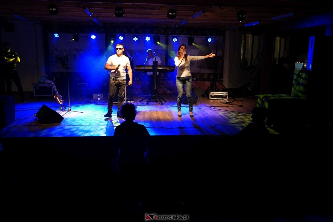 Zabawa pod gwiazdami z zespołem Everest w Baranowie [13.09.2025] - zdjęcie #15 - eOstroleka.pl