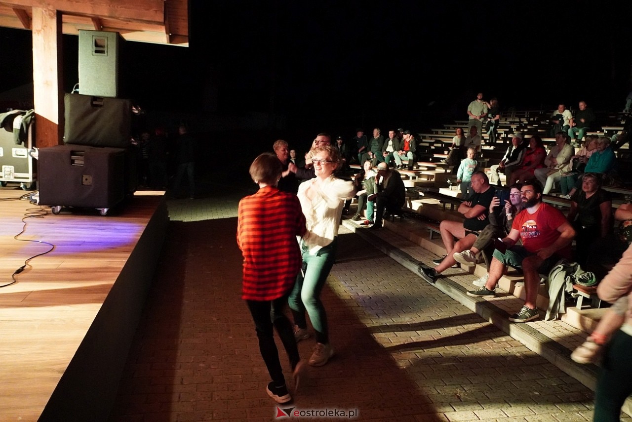 Zabawa pod gwiazdami z zespołem Everest w Baranowie [13.09.2025] - zdjęcie #12 - eOstroleka.pl