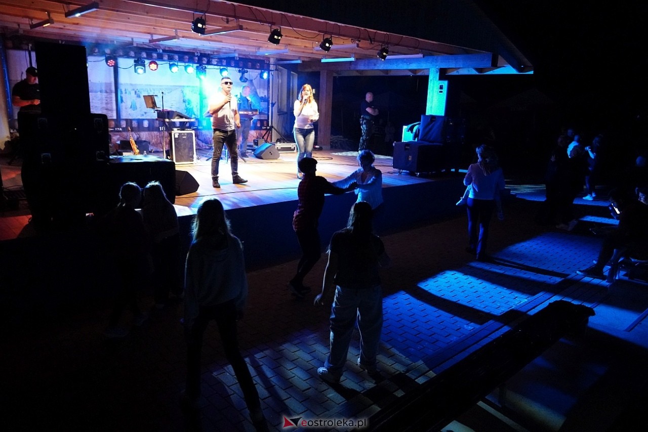 Zabawa pod gwiazdami z zespołem Everest w Baranowie [13.09.2025] - zdjęcie #11 - eOstroleka.pl