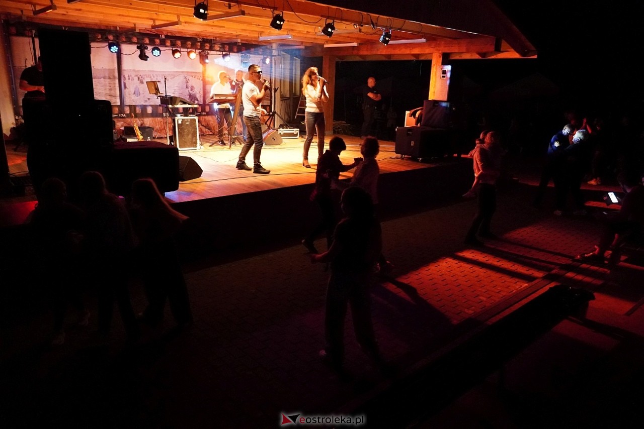 Zabawa pod gwiazdami z zespołem Everest w Baranowie [13.09.2025] - zdjęcie #10 - eOstroleka.pl