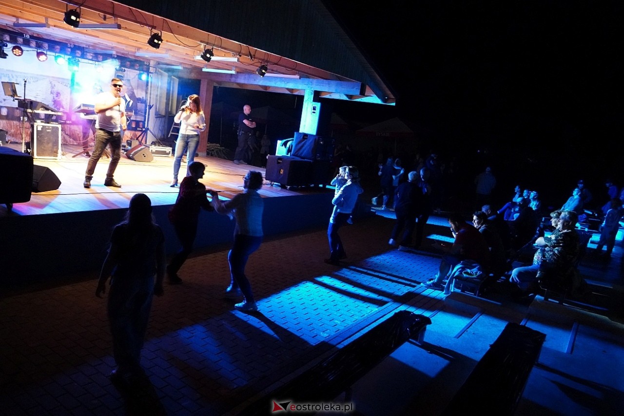 Zabawa pod gwiazdami z zespołem Everest w Baranowie [13.09.2025] - zdjęcie #9 - eOstroleka.pl