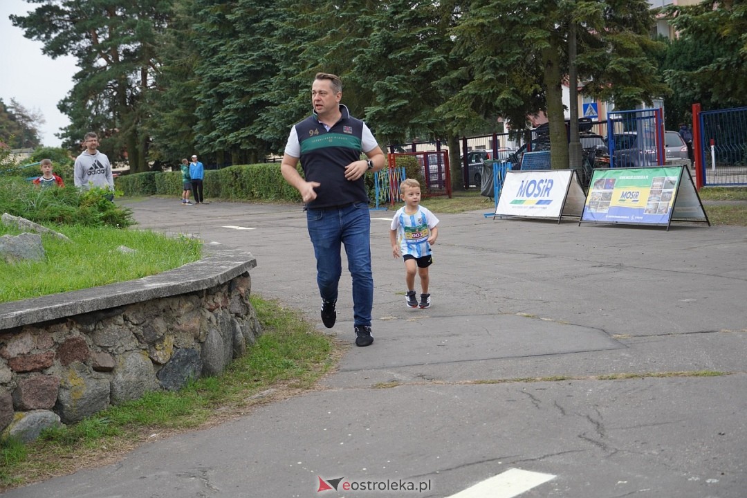 Półmaraton Kurpiowskie 2025: Mini Maraton dla Dzieci i Młodzieży [14.09.2025] - zdjęcie #179 - eOstroleka.pl