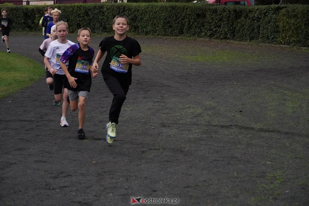 Półmaraton Kurpiowskie 2025: Mini Maraton dla Dzieci i Młodzieży [14.09.2025] - zdjęcie #146 - eOstroleka.pl