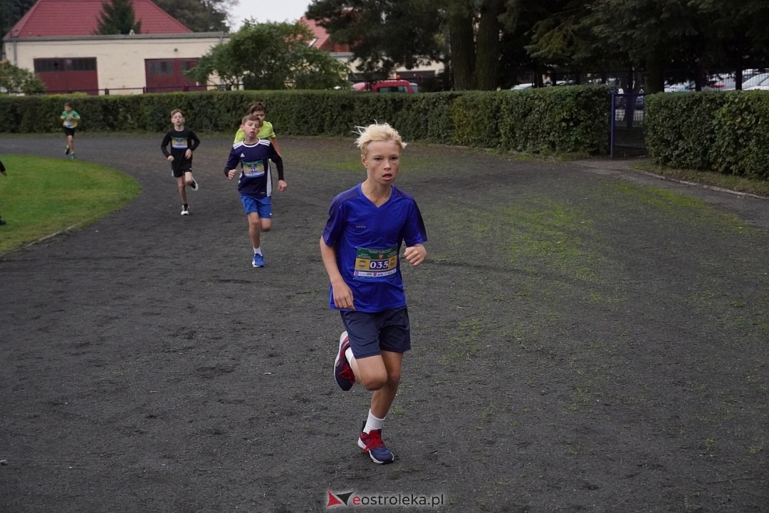 Półmaraton Kurpiowskie 2025: Mini Maraton dla Dzieci i Młodzieży [14.09.2025] - zdjęcie #144 - eOstroleka.pl