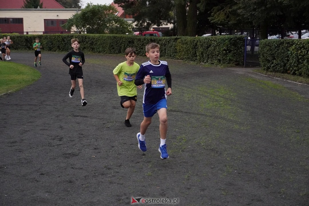 Półmaraton Kurpiowskie 2025: Mini Maraton dla Dzieci i Młodzieży [14.09.2025] - zdjęcie #143 - eOstroleka.pl