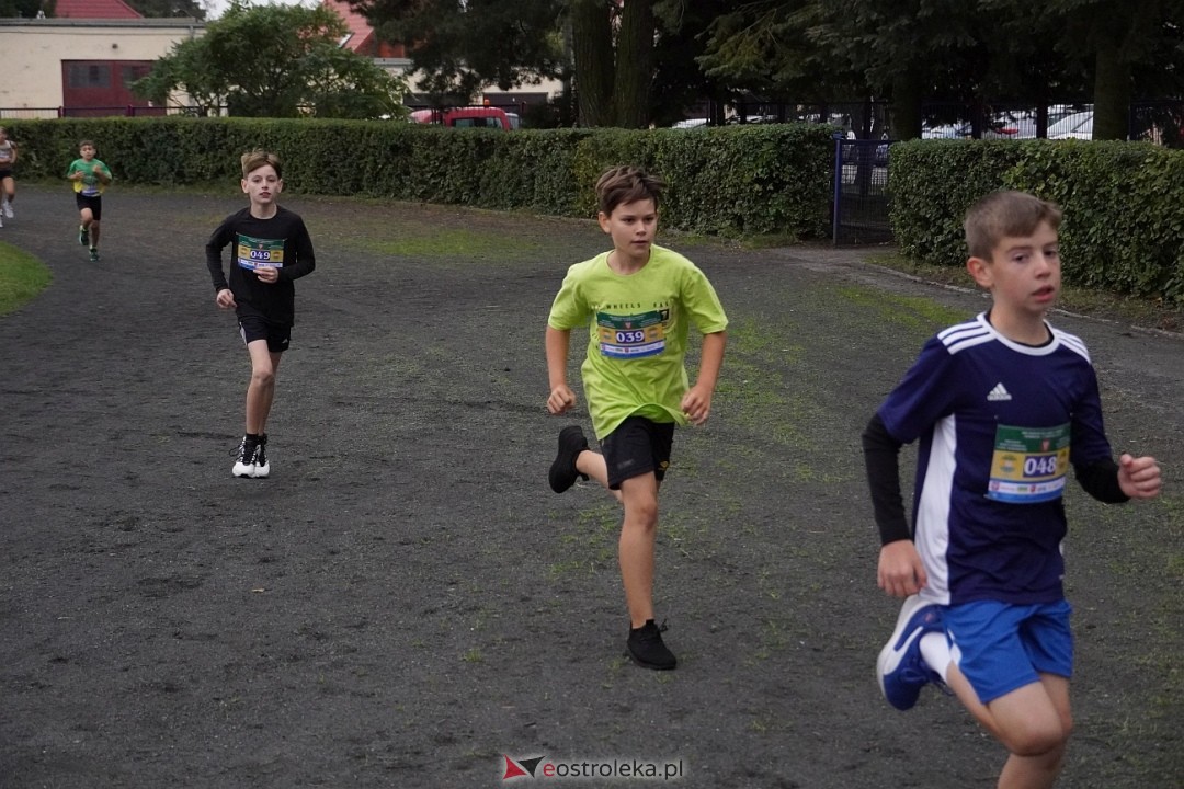 Półmaraton Kurpiowskie 2025: Mini Maraton dla Dzieci i Młodzieży [14.09.2025] - zdjęcie #142 - eOstroleka.pl