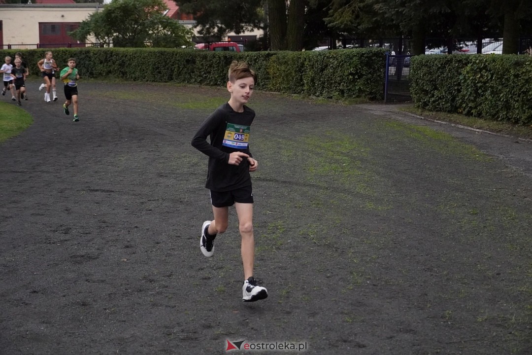 Półmaraton Kurpiowskie 2025: Mini Maraton dla Dzieci i Młodzieży [14.09.2025] - zdjęcie #140 - eOstroleka.pl