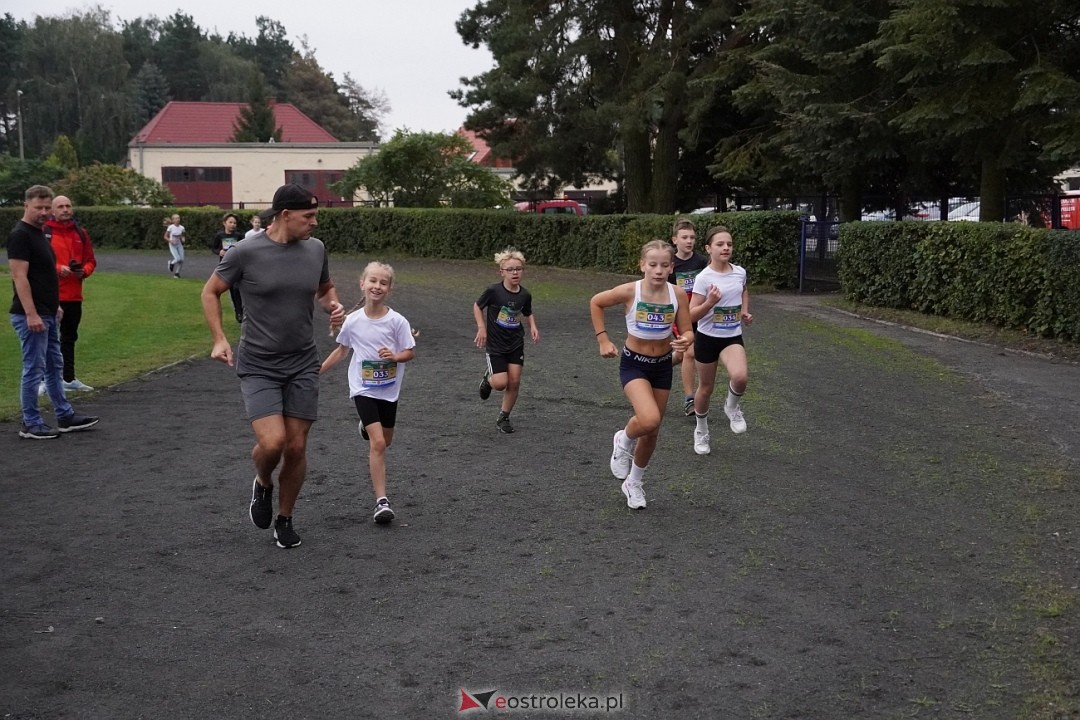 Półmaraton Kurpiowskie 2025: Mini Maraton dla Dzieci i Młodzieży [14.09.2025] - zdjęcie #136 - eOstroleka.pl