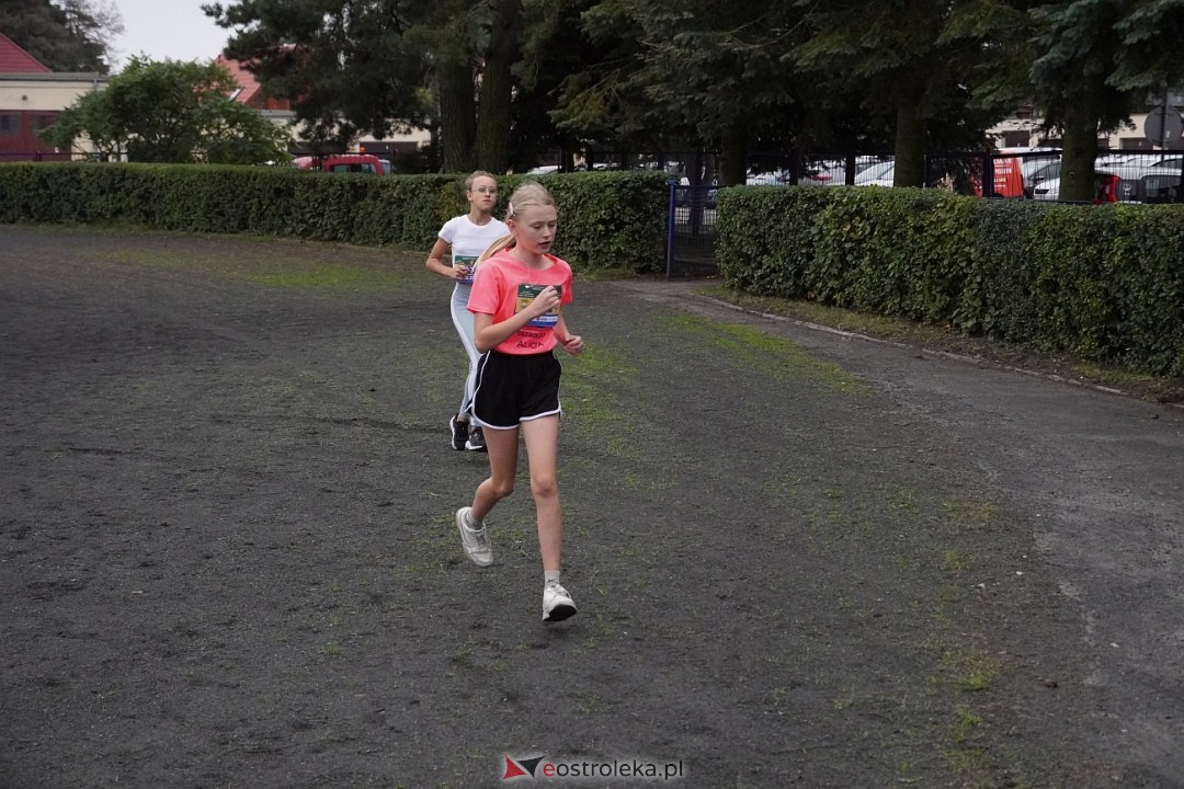 Półmaraton Kurpiowskie 2025: Mini Maraton dla Dzieci i Młodzieży [14.09.2025] - zdjęcie #126 - eOstroleka.pl