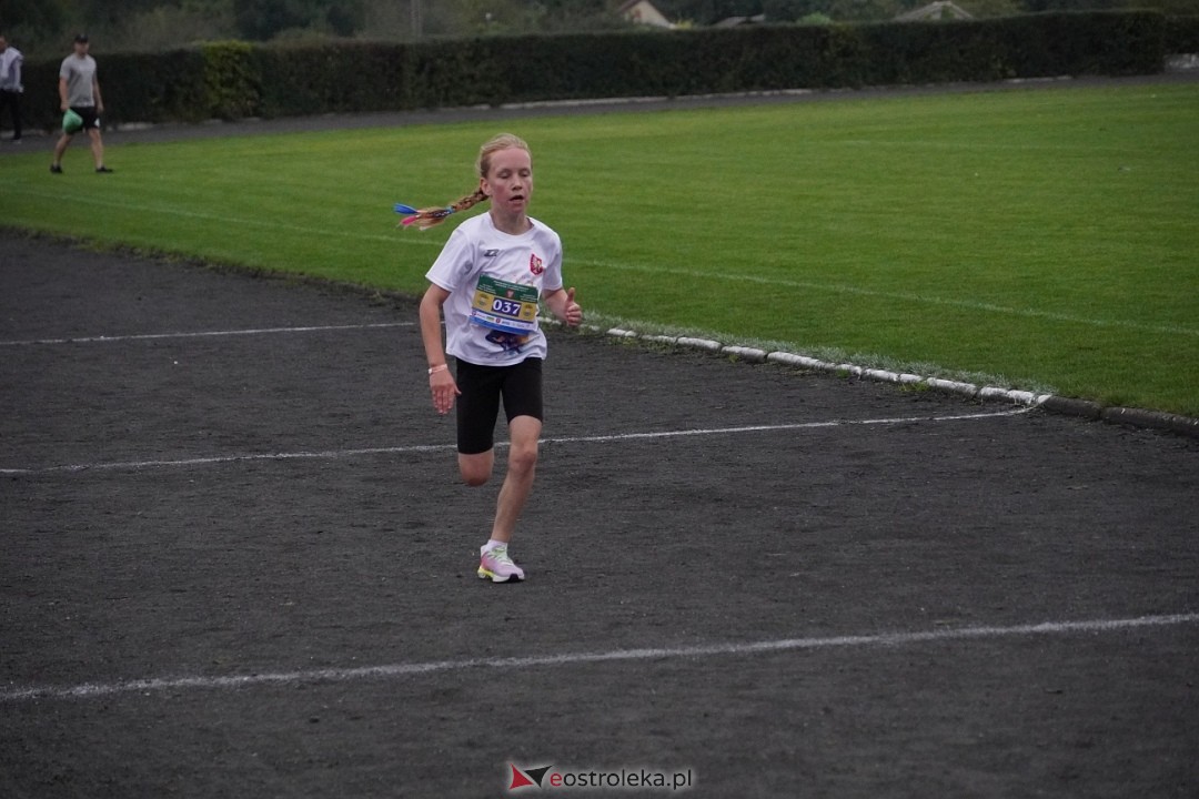 Półmaraton Kurpiowskie 2025: Mini Maraton dla Dzieci i Młodzieży [14.09.2025] - zdjęcie #120 - eOstroleka.pl