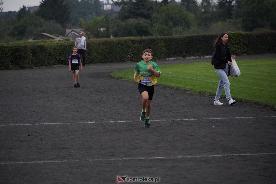 Półmaraton Kurpiowskie 2025: Mini Maraton dla Dzieci i Młodzieży [14.09.2025] - zdjęcie #114 - eOstroleka.pl