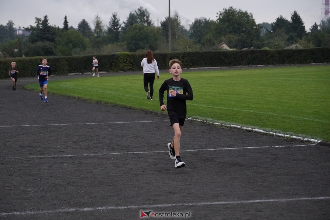 Półmaraton Kurpiowskie 2025: Mini Maraton dla Dzieci i Młodzieży [14.09.2025] - zdjęcie #110 - eOstroleka.pl