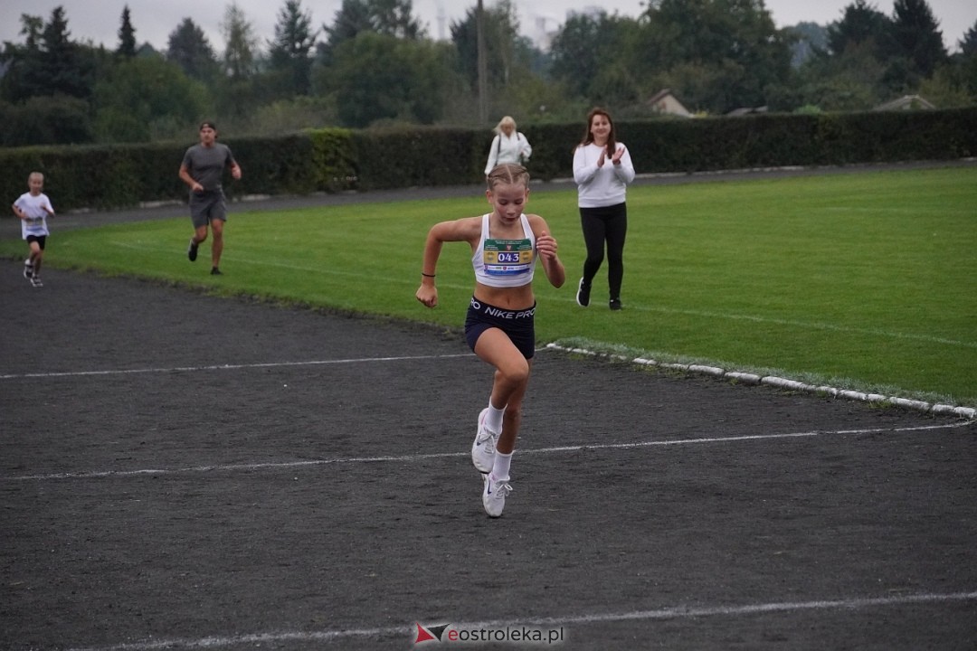 Półmaraton Kurpiowskie 2025: Mini Maraton dla Dzieci i Młodzieży [14.09.2025] - zdjęcie #102 - eOstroleka.pl